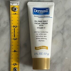 NWT Dermasil Labs Oil-Free Daily Facial Crm with Vitamin E - brand new, sealed